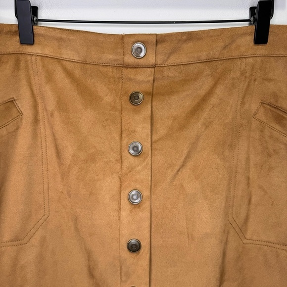 Reitman's Tan Faux Suede Button Down Mini Skirt Size 2x - Picture 3 of 14